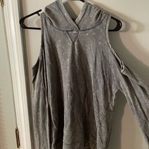 Hoodie with open shoulders